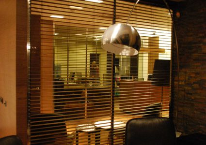 horizontal wooden blinds