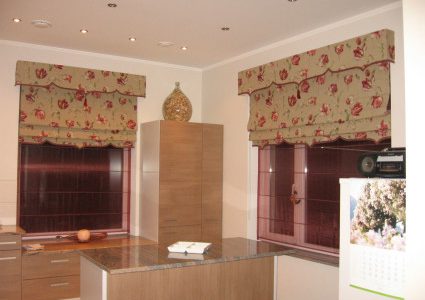 красивые Римские жалюзи в кухню
